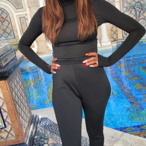 Kelsey Women’s Active Wear Set - Picture 6 of 6